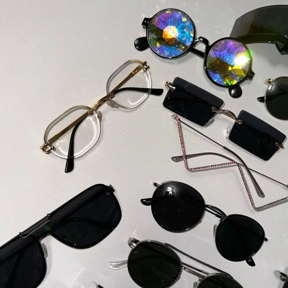 18 SUNGLASSES + 12 CASES - Picture 6 of 7
